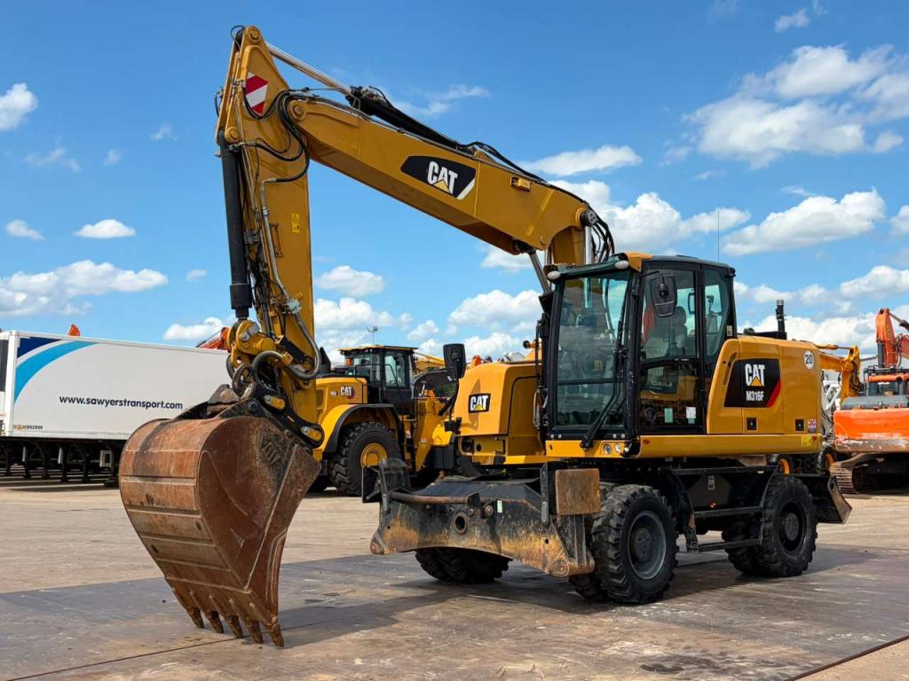 Caterpillar M316F Mobile excavator Foto 3