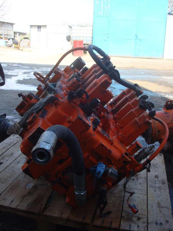 Distributore idraulico per Fiat Hitachi FH450.3 Foto 3