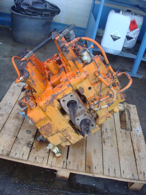 Distributore idraulico per Fiat Hitachi FH450.3 Foto 4