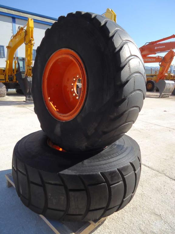Pneumatico con Cerchio per Fiat Hitachi W130 Foto 3