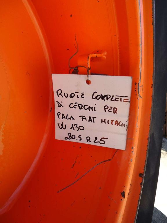 Pneumatico con Cerchio per Fiat Hitachi W130 Foto 5