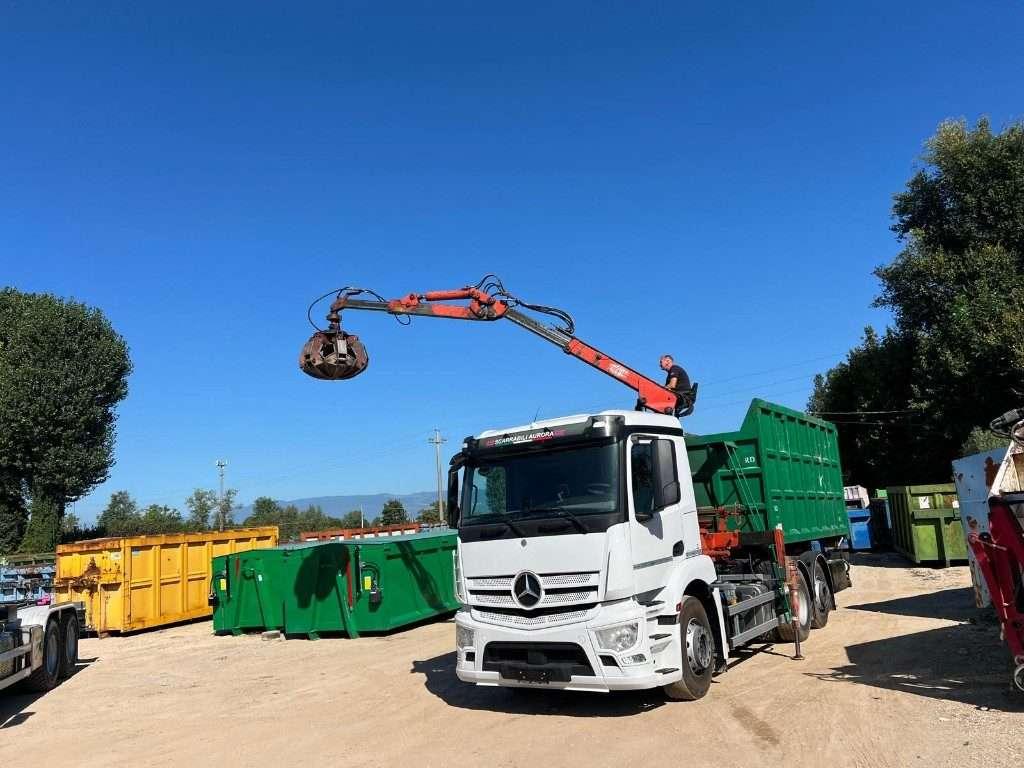 CONTAINER SCARRABILE USATO A CIELO APERTO CON GRU Foto 8