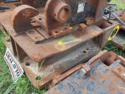 S3 for 35-43 ton excavators Attachment plate in vendita da Balavto