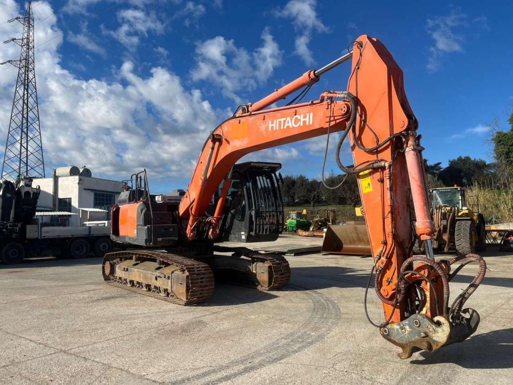 Hitachi ZX300LCN-6 Foto 1