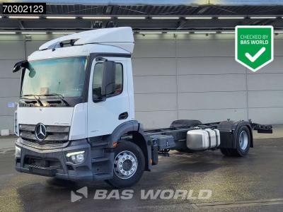 Mercedes Actros 1827 4X2 NEW 18tons chassis Automatic PPC Cruise control Euro 6 in vendita da BAS World B.V.