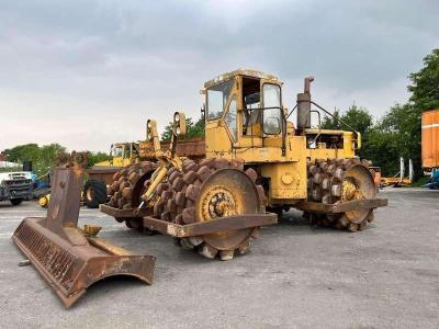 Caterpillar 825 + porte engins