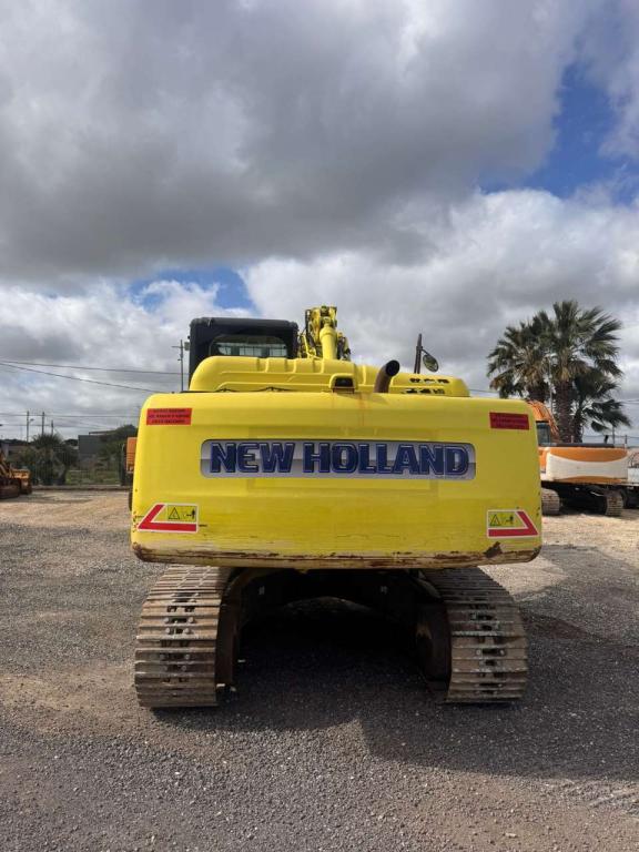 New Holland E215C Foto 4