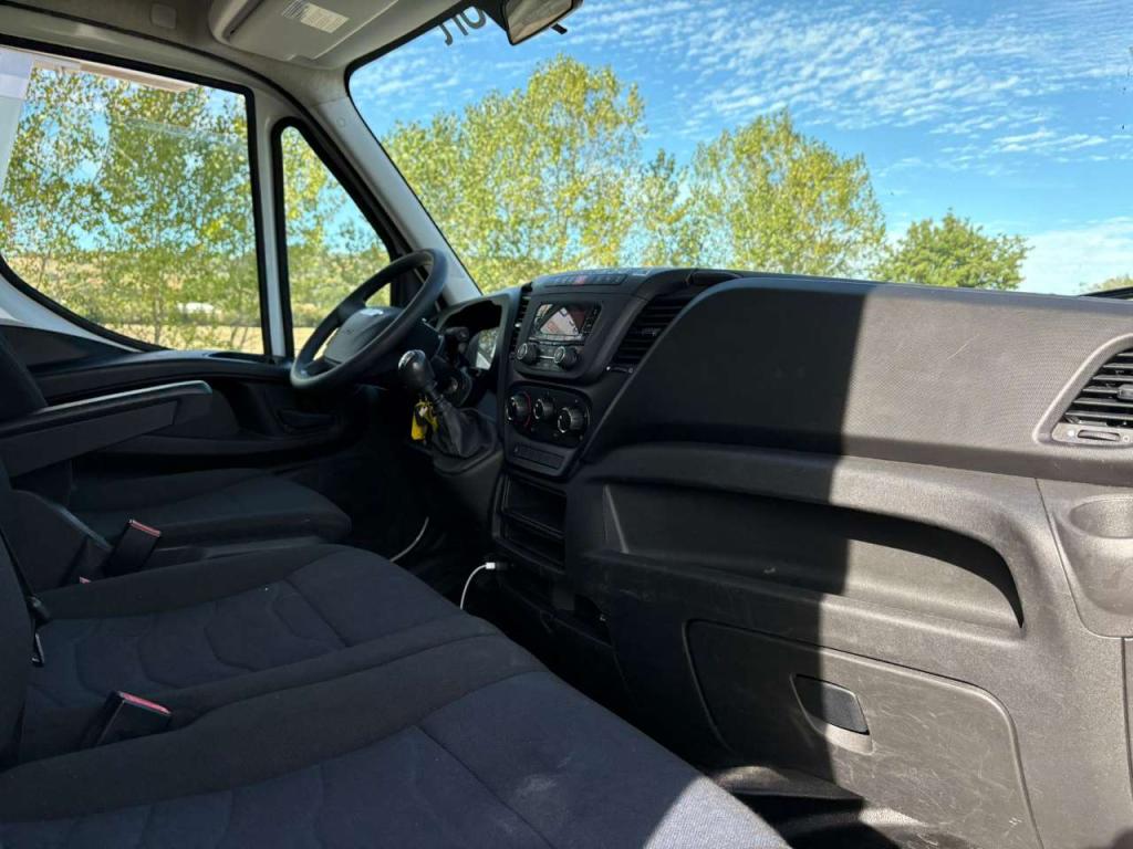 Iveco DAILY 35C14 furgonato con sponda EURO 6 Foto 16