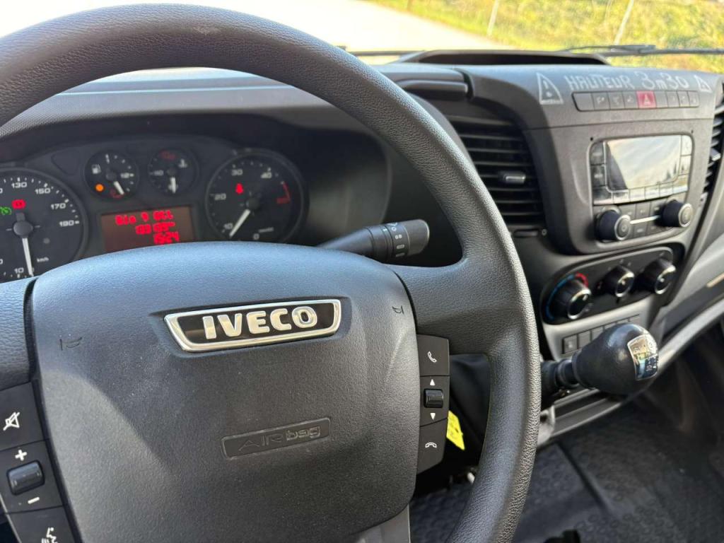 Iveco DAILY 35C14 furgonato con sponda EURO 6 Foto 8