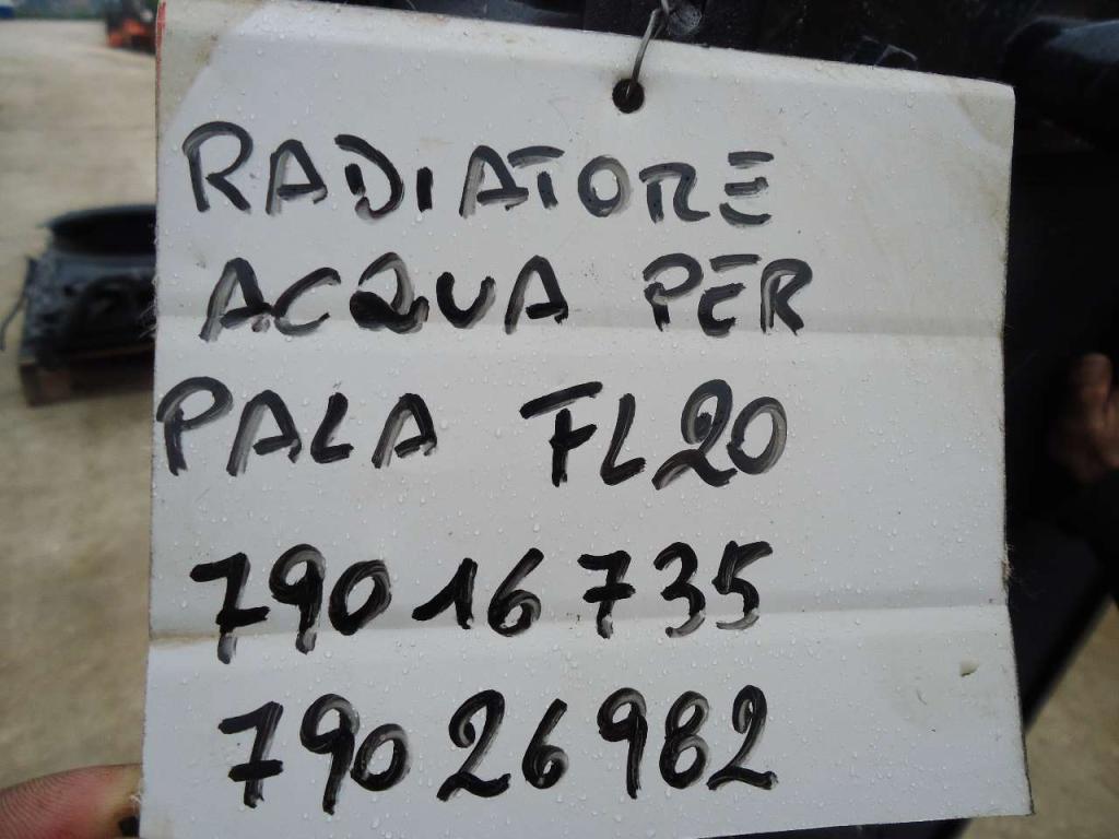 Radiatore acqua per Fiat Allis FL20 - CODICE 79016735-79026982 Foto 5