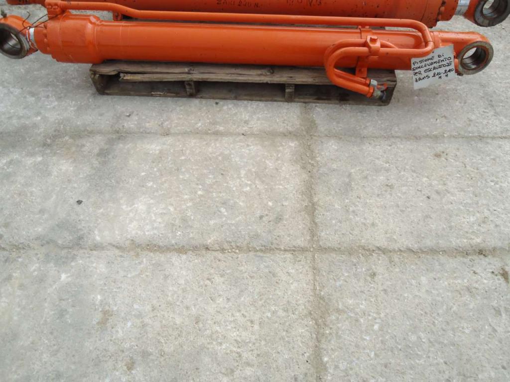 Pistone sollevamento per Hitachi ZAXIS 210N-240N Foto 5