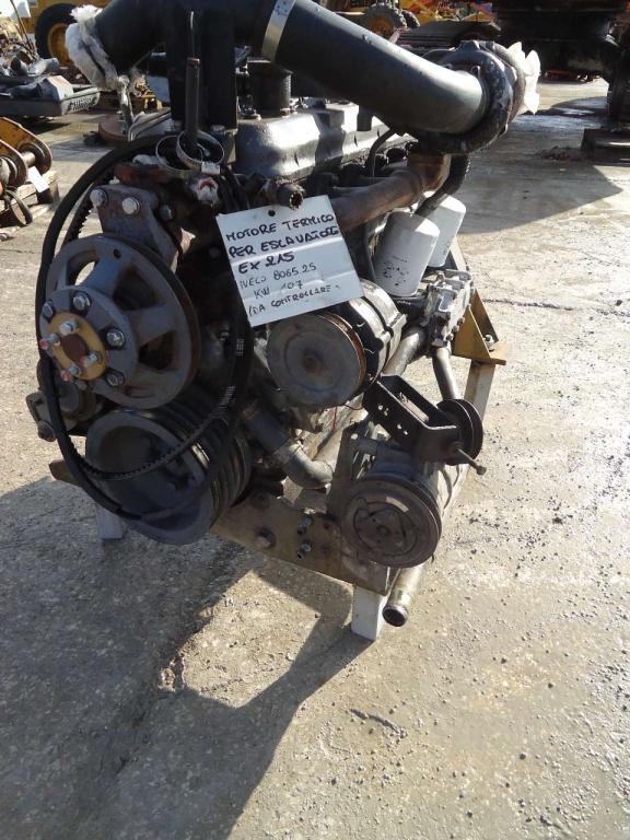 Fiat Hitachi EX215 - IVECO 8065.25 - KW107 Foto 6