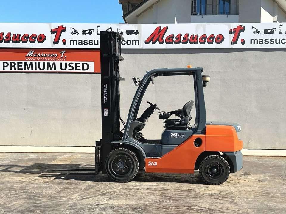 Toyota 02-8FDF30 Foto 1