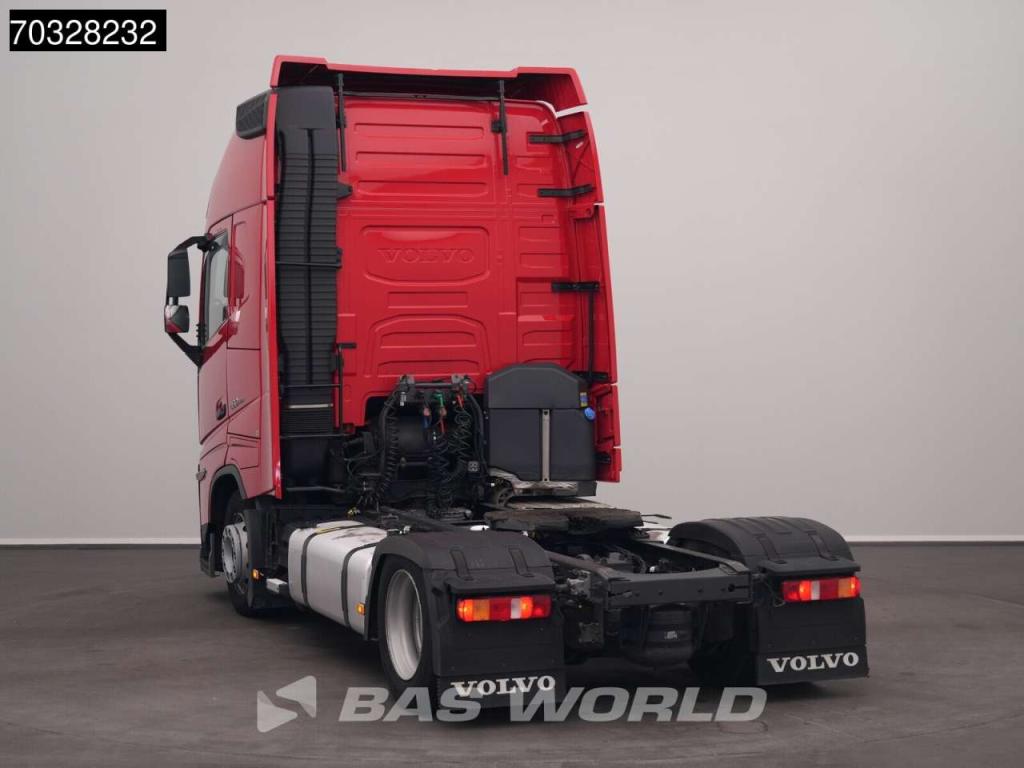 Volvo FH 460 4X2 Mega XL 2x Tanks Navi ACC Foto 2
