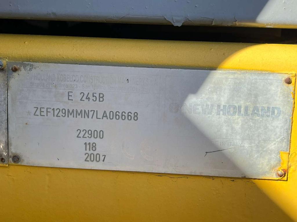 New Holland E245B Foto 3