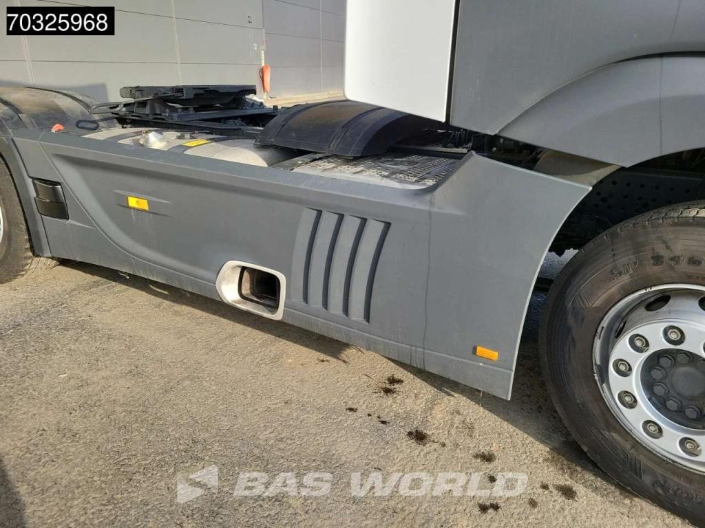 Mercedes-Benz Actros L 1845 4X2 BigSpace Retarder 2xTanks Standklima Foto 13
