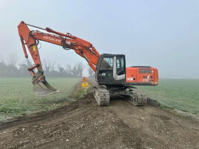 Hitachi ZX210 in vendita da Iveco Orecchia Spa