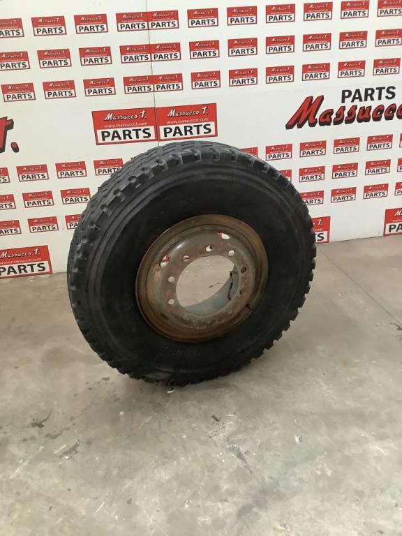 Pneumatico con Cerchio per Iveco 260/330 F 35 Foto 1