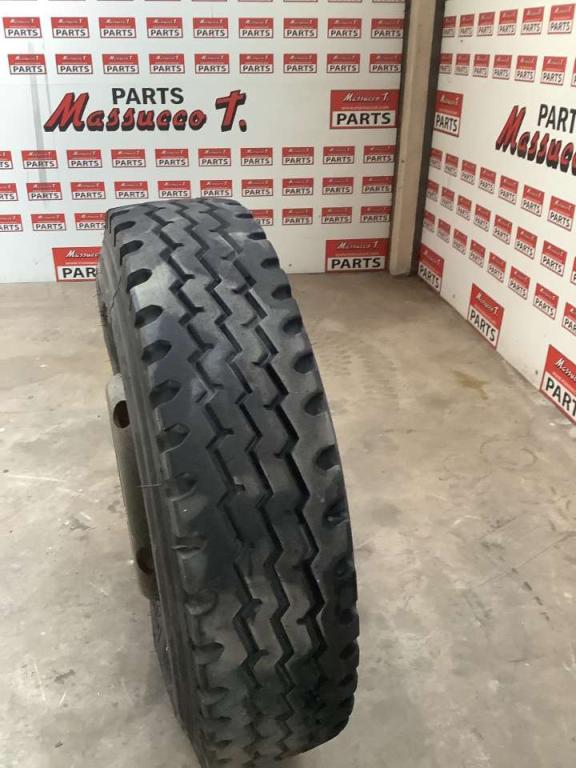 Pneumatico con Cerchio per Iveco 260/330 F 35 Foto 2