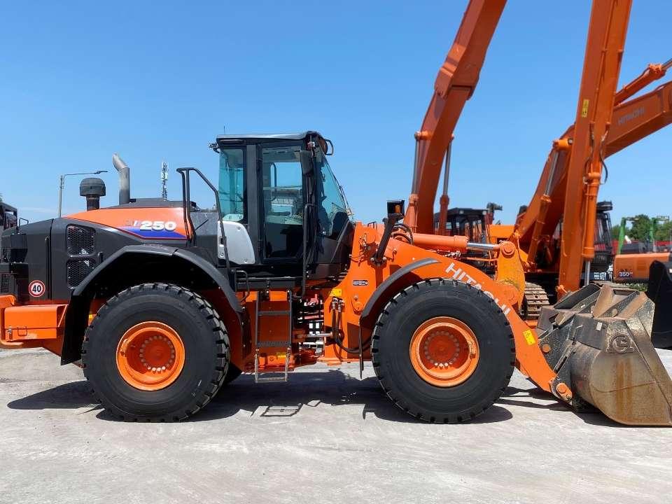 Hitachi ZW250-6 Foto 14