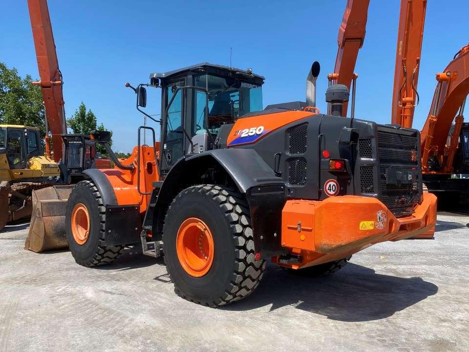 Hitachi ZW250-6 Foto 3