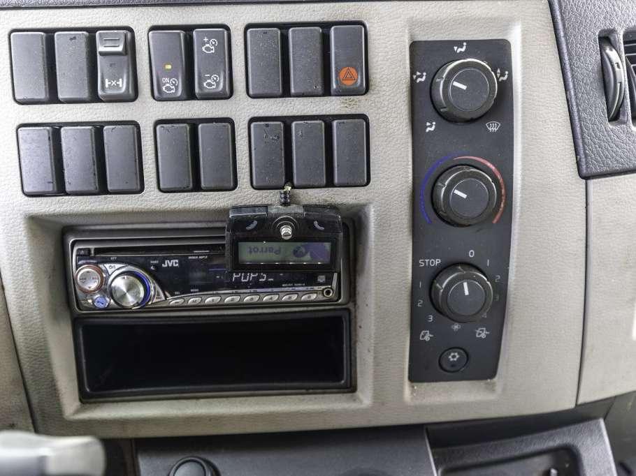Volvo FL 240 (12T.) + DHOLLANDIA 2T. Foto 18