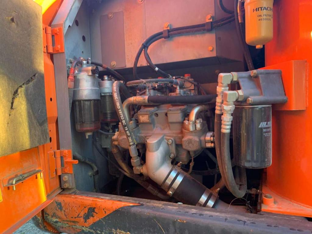 Hitachi ZX 160LC-5B Foto 4