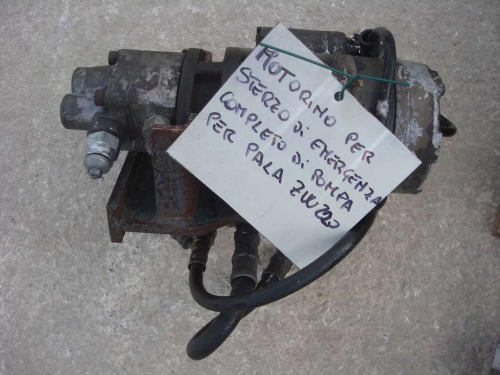 Motorino per Sterzo per Hitachi ZW220 Foto 1