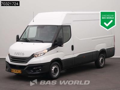 Iveco Daily 35S18 3.0L L2H2 180PK Navi Airco Cruise Camera 3,5t Trekgewicht Euro6 L2 A/C Cruise control in vendita da BAS World B.V.