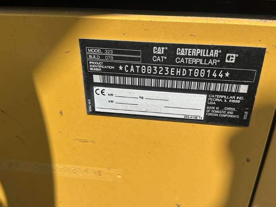 Caterpillar 323 Foto 10