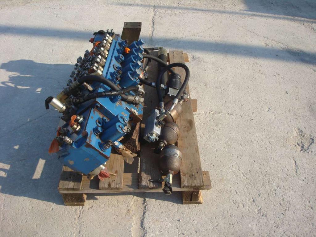 Distributore idraulico per Fiat Hitachi 150W3 Foto 1