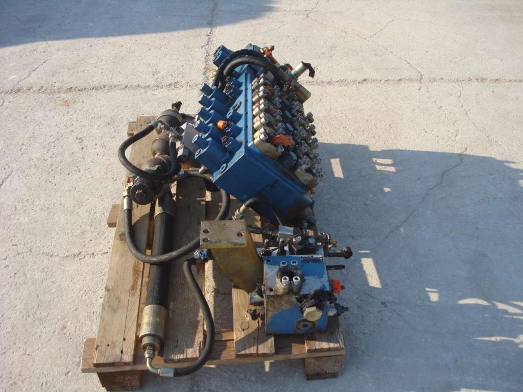 Distributore idraulico per Fiat Hitachi 150W3 Foto 6