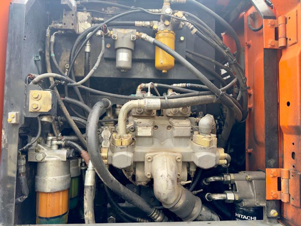 Hitachi ZX140-W3 Foto 4