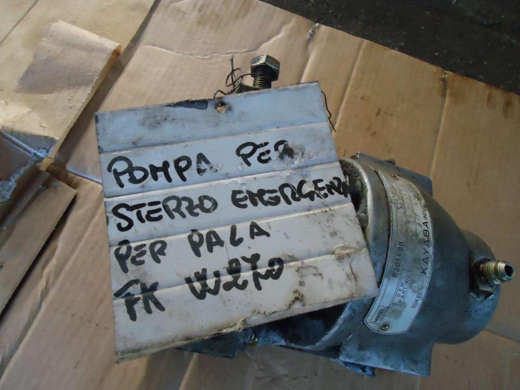 Pompa per sterzo emergenza per Fiat Kobelco W270 Foto 5