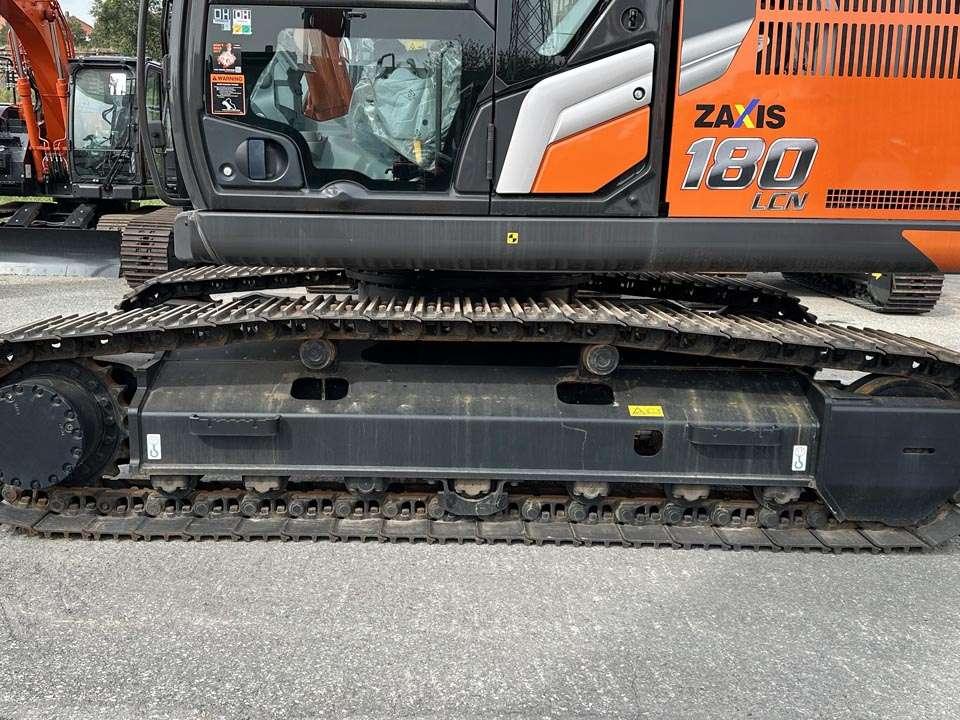 Hitachi ZX180LCN-7 Foto 4