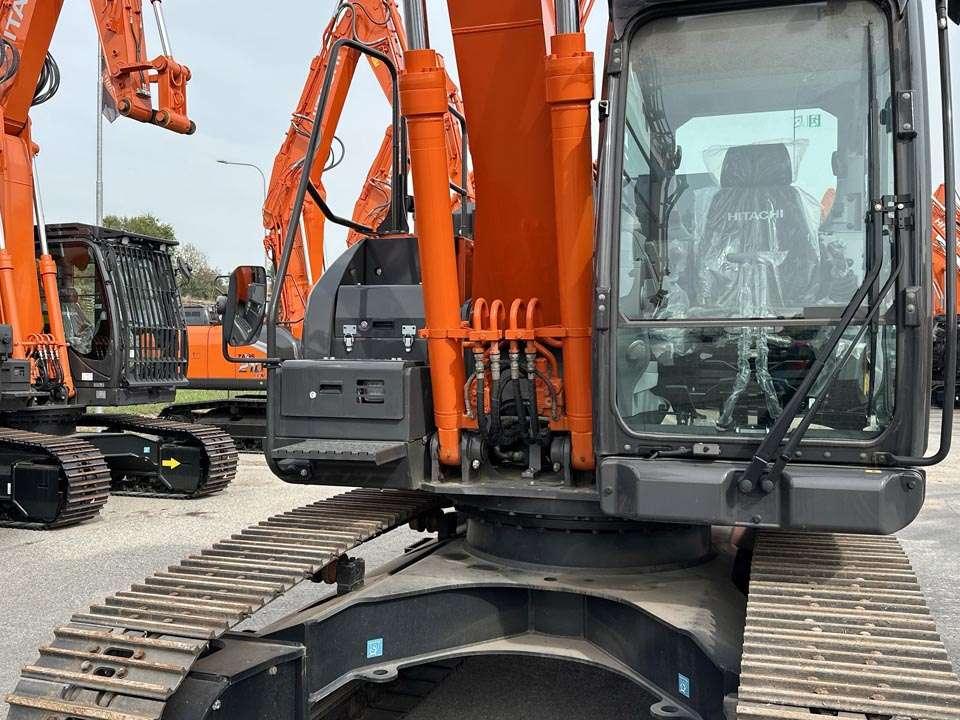 Hitachi ZX180LCN-7 Foto 7