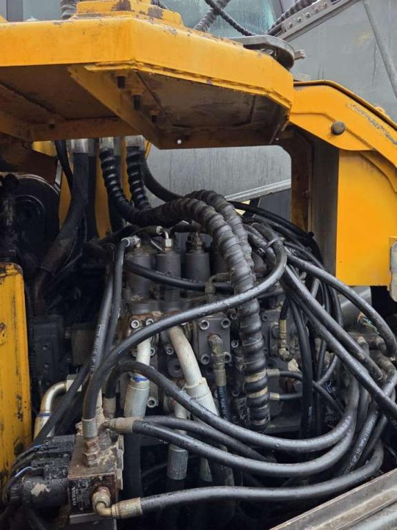 Volvo main control valve 14577601 for Volvo ECR235C L Foto 1