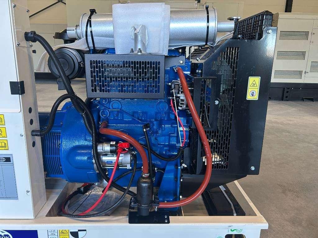 FG Wilson P33-3 - 33 kVA Open Genset - DPX-16003-O Foto 13