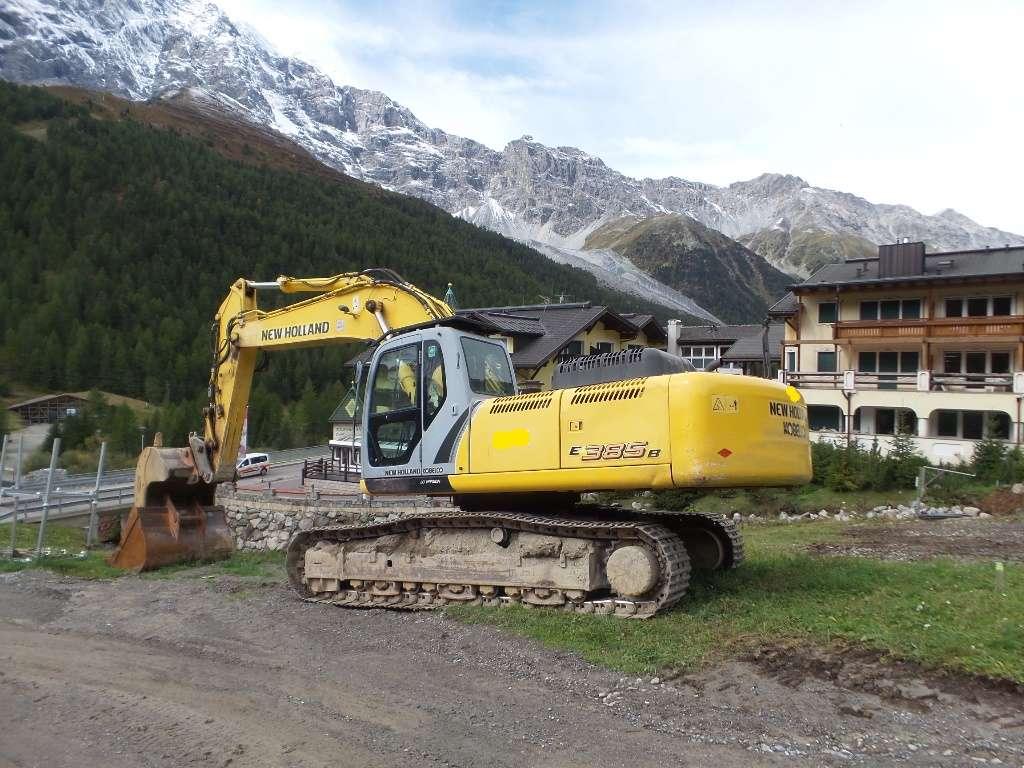 New Holland E 385 B Foto 1