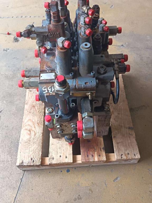 Distributore idraulico per Fiat Kobelco E 135 Foto 5
