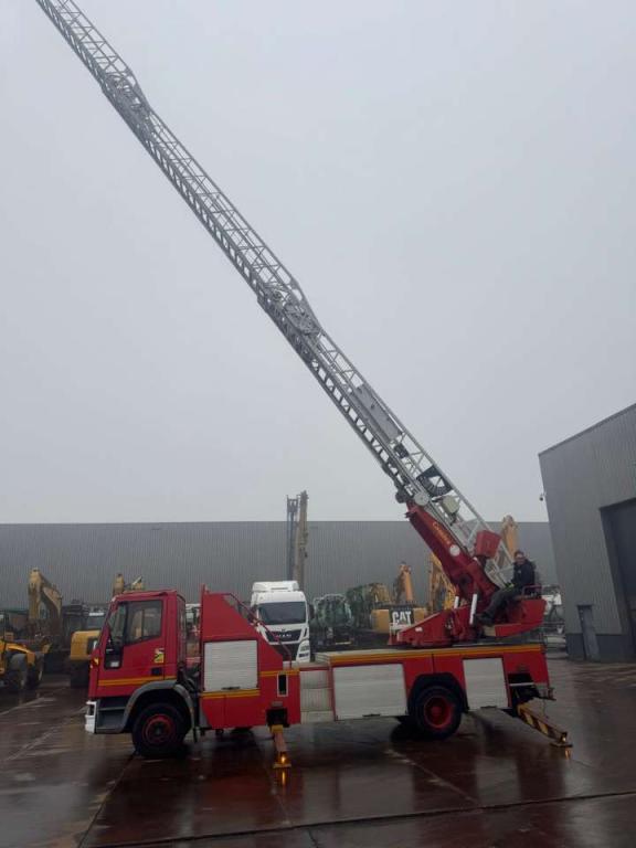 Iveco 130E23 4x2 Firetruck Foto 10