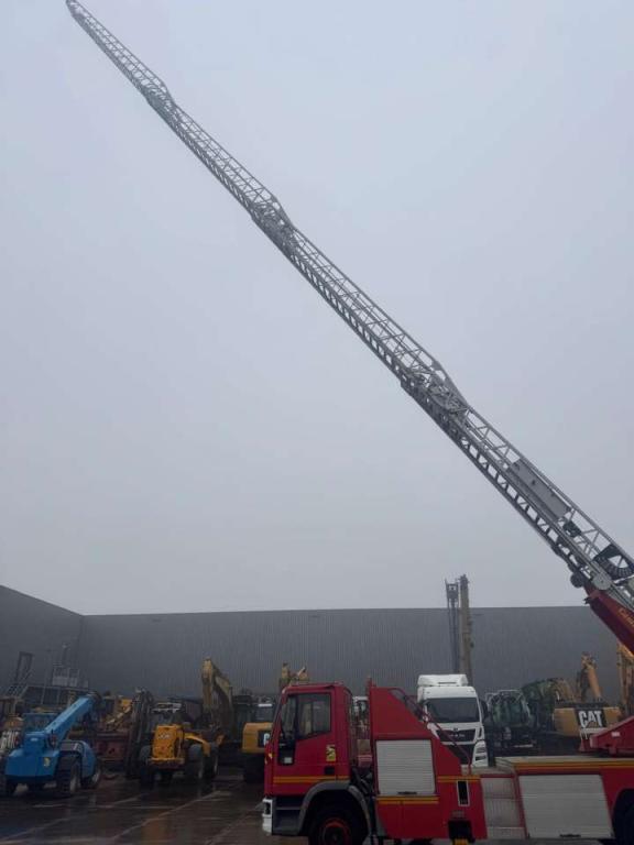 Iveco 130E23 4x2 Firetruck Foto 11