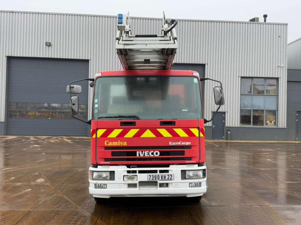 Iveco 130E23 4x2 Firetruck Foto 3