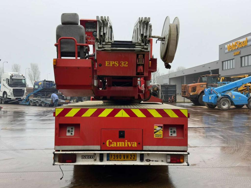 Iveco 130E23 4x2 Firetruck Foto 4