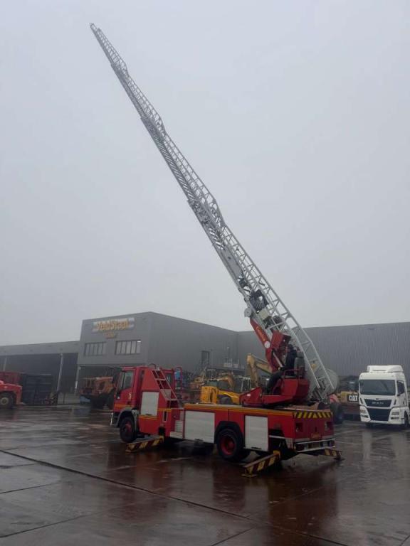 Iveco 130E23 4x2 Firetruck Foto 9