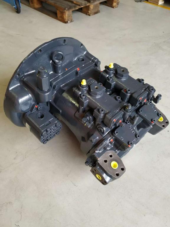 Hitachi HPV102 EX215 Foto 1
