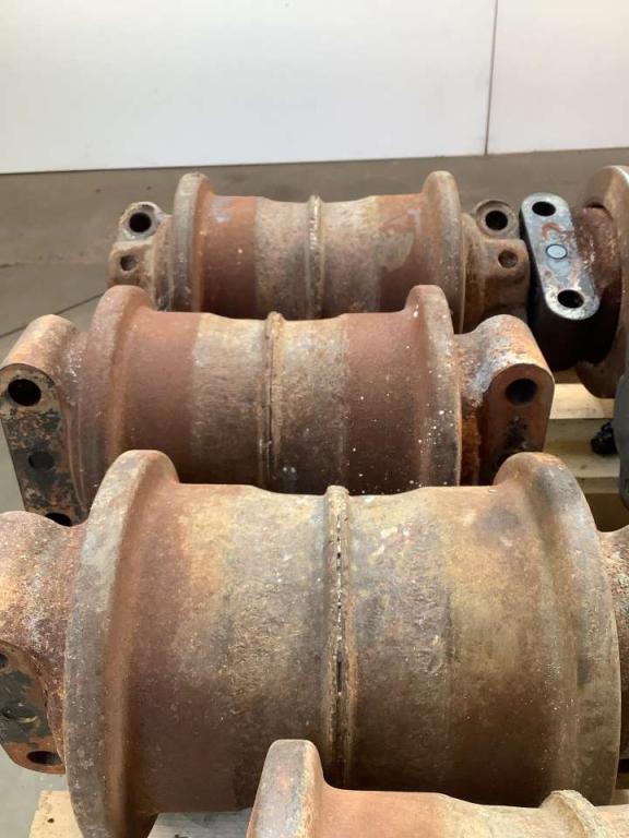 Rulli inferiori per Hitachi ZX160LC Foto 3