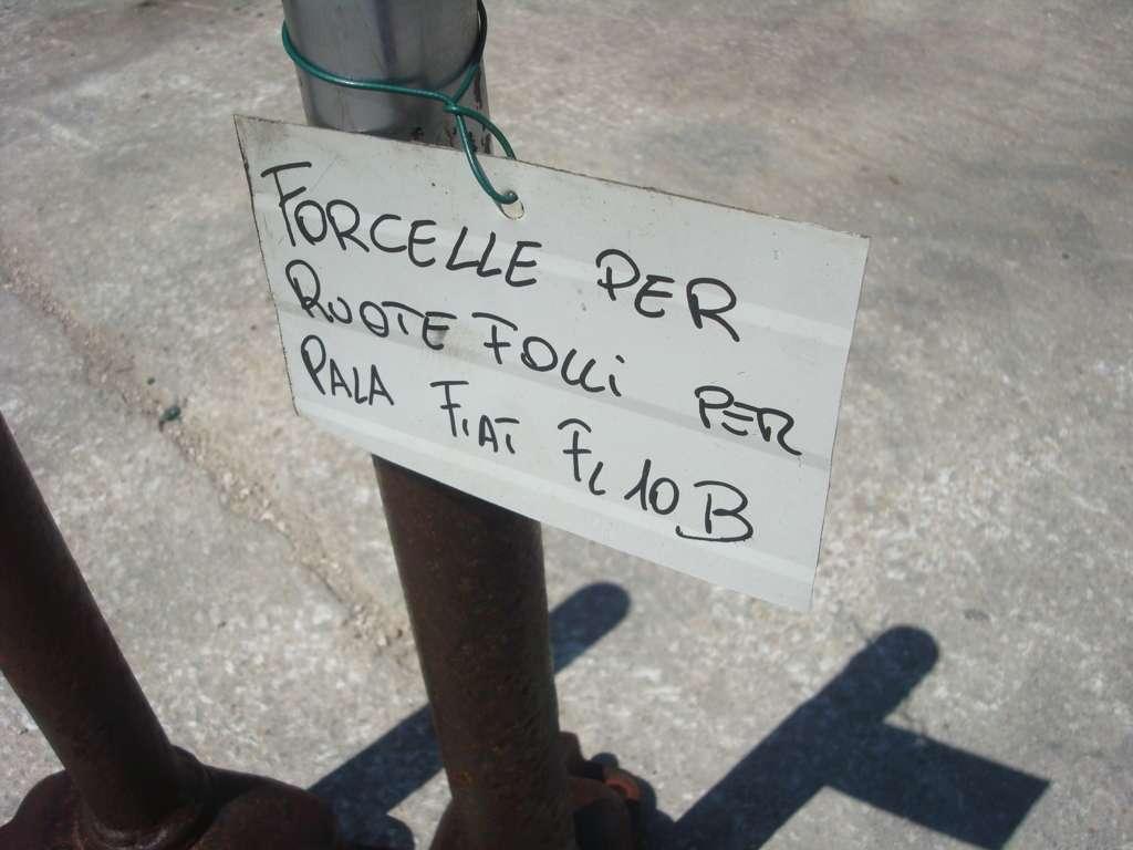 Forcella ruota folle per Fiat Allis AD10-FL10B-FL10C (codice 76008544) Foto 5