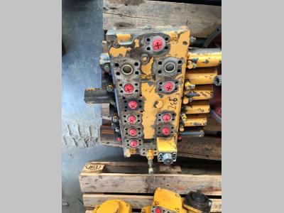 Distributore idraulico per Liebherr R932 in vendita da Fratelli Zenzalari S.r.l.