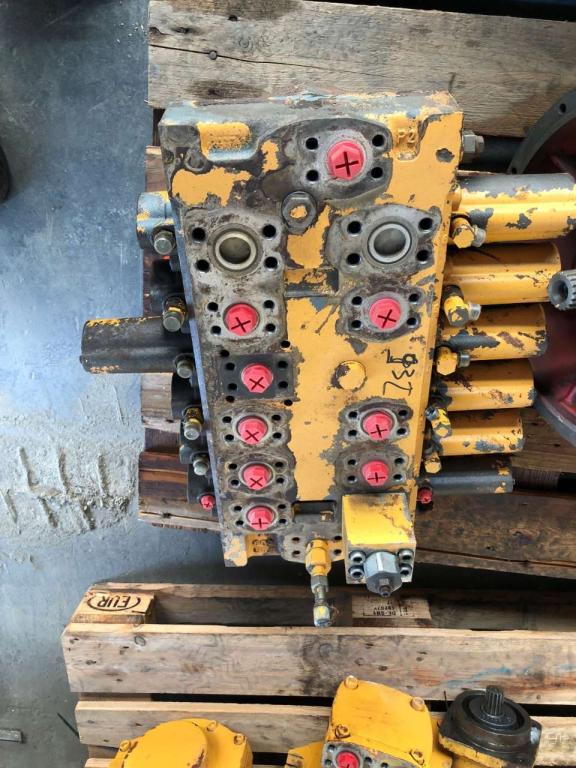 Distributore idraulico per Liebherr R932 Foto 1